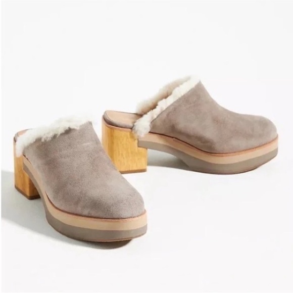 Bernardo Sky Suede Shearling Clogs Mules in Dusk - Picture 2 of 9